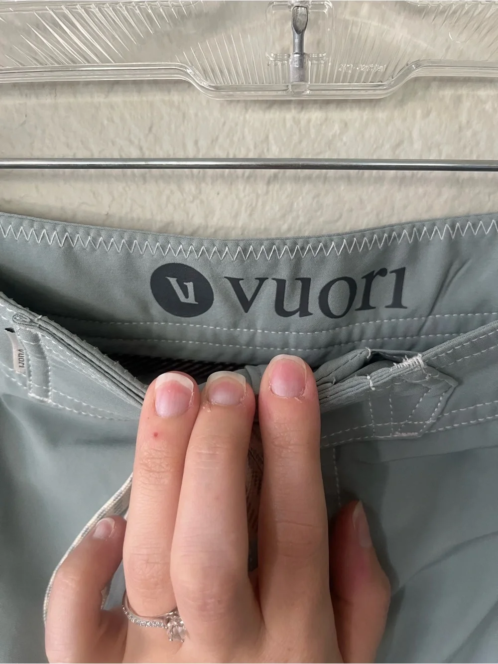 Vuori Puerto Swim Board Shorts in Green with White Side Stripes Men's Size 36